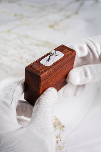 Estuche | Anillo de Compromiso | Sándalo Rojo