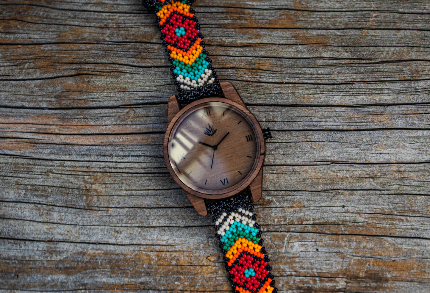 Línea Clásica | 44mm | Nogal | Arte Wixárika