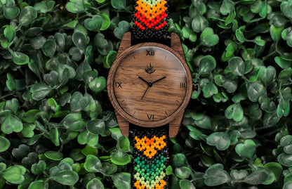 Línea Clásica | 44mm | Nogal | Arte Wixárika